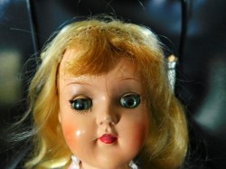 p90 toni blonde face view